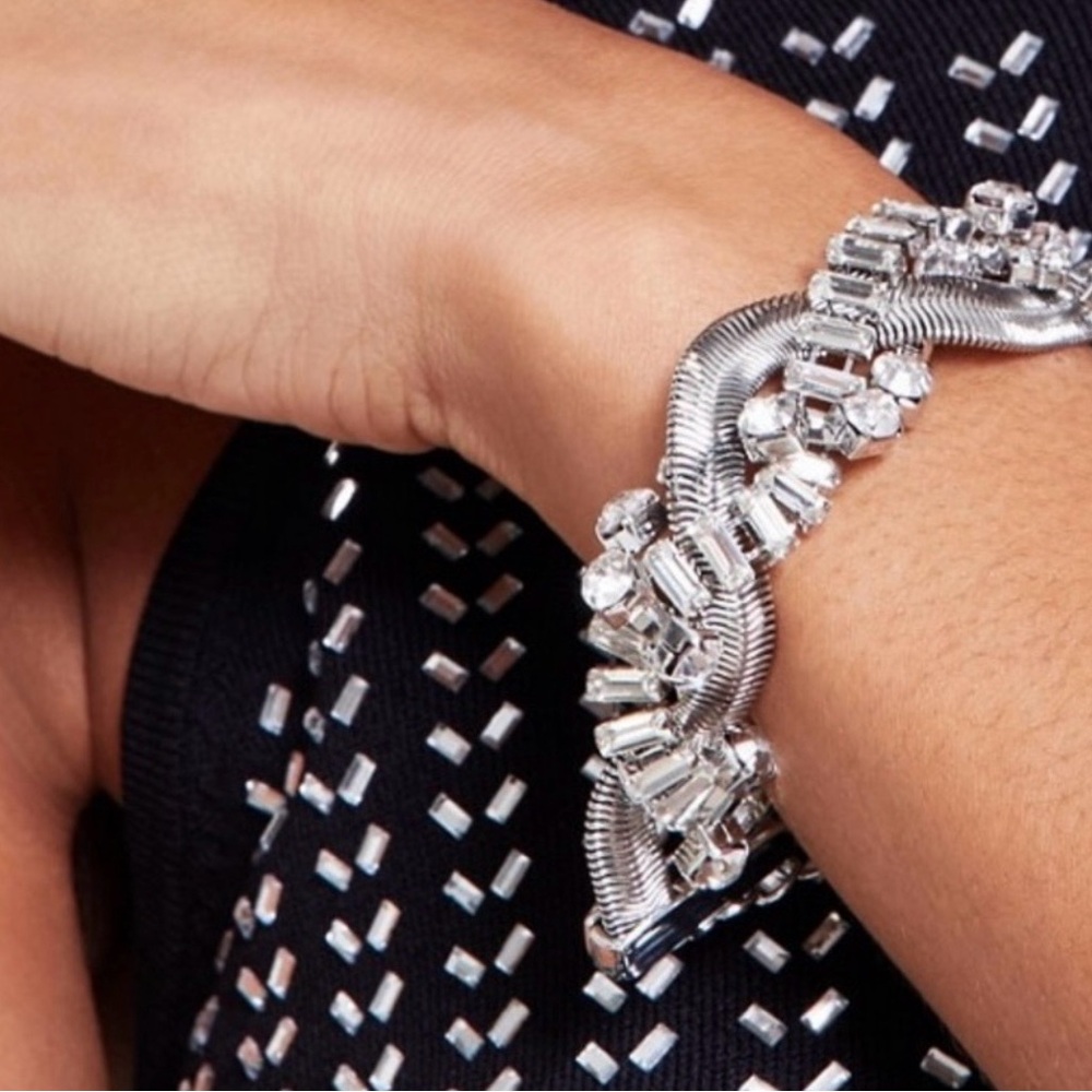 ✨ I.N.C. Silver Tone Clear Crystal Twisted Link Statement Bracelet NWT - Picture 2 of 3